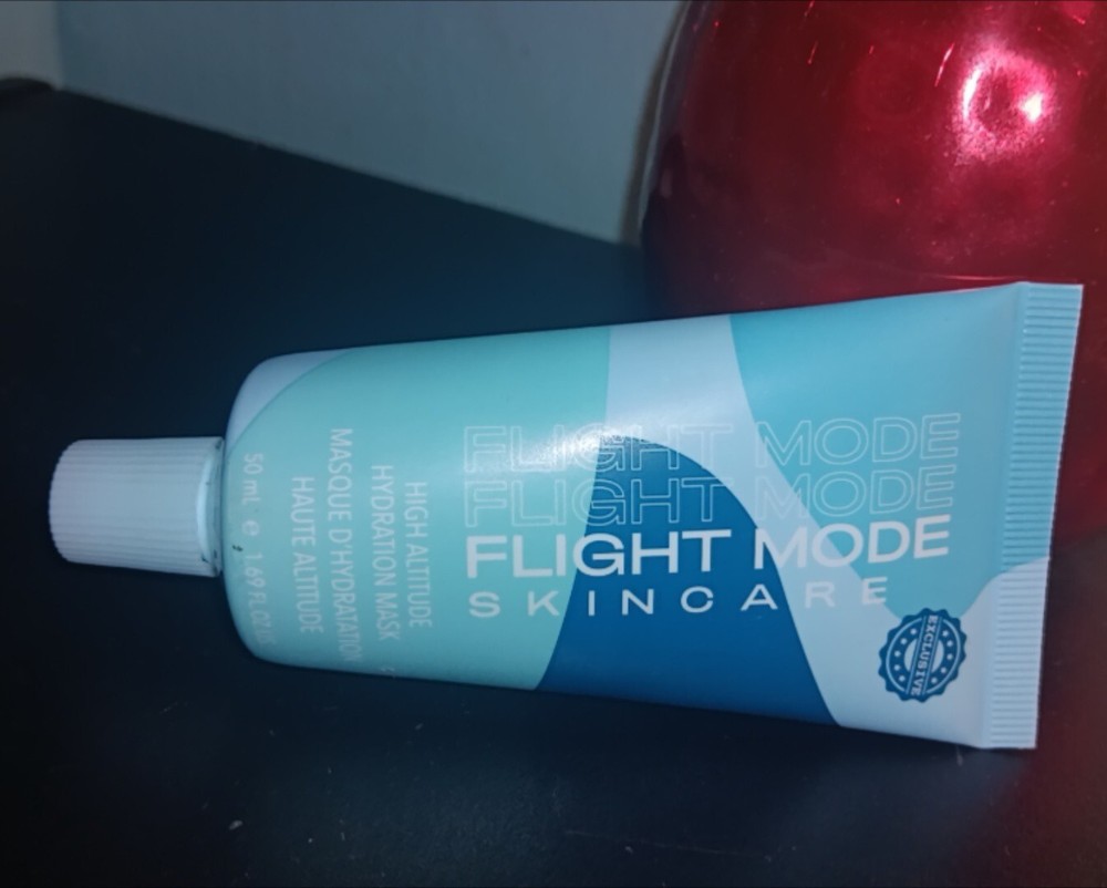 High-altitude hydrating flight mask for in-flight skincare