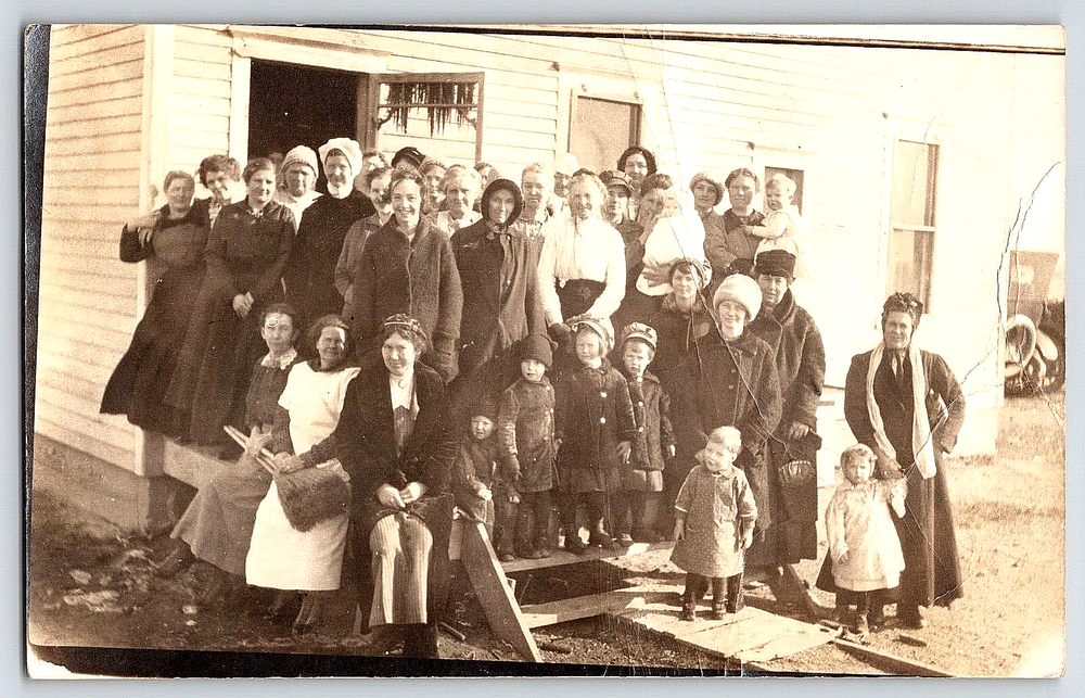 RPPC VINTAGE OLD OUTDOOR REAL PHOTO POSTCARD GROUP OF WOMEN FAMILY KIDS CAR