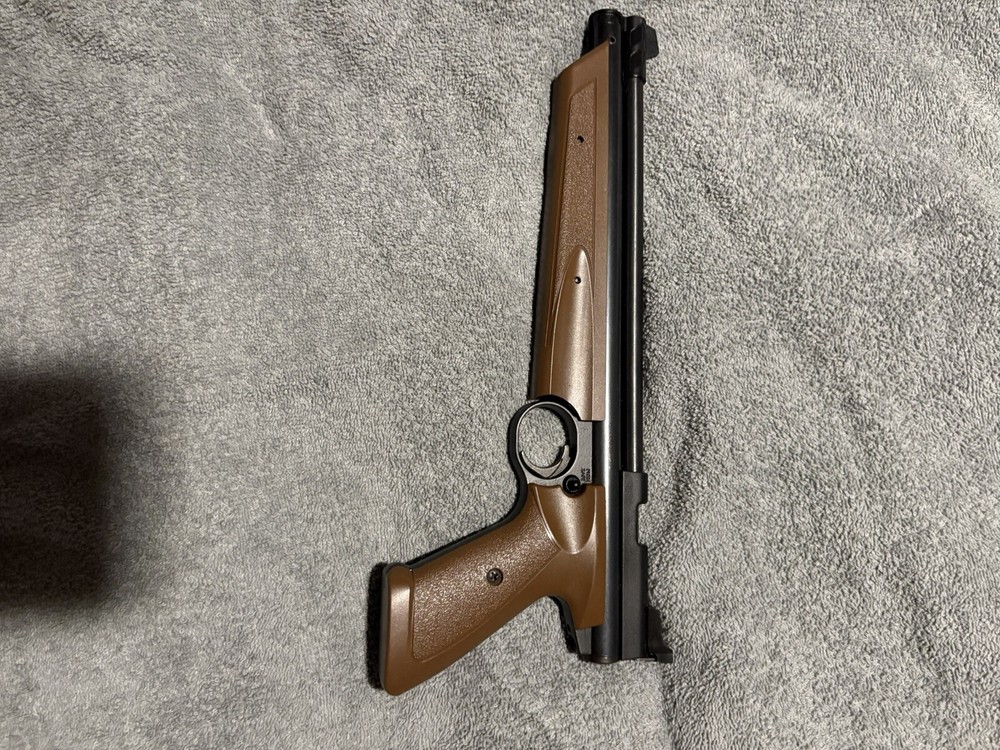 Older Vintage Crosman AMERICAN CLASSIC Model 1377 Pump Action.  Fully Functional