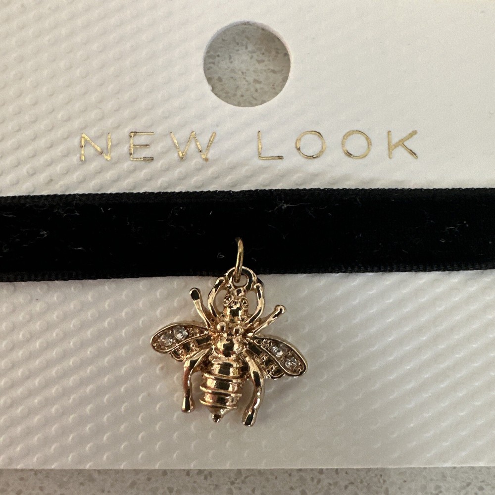 CUTE BEE CHOKER NECKLACE BLACK VELVET BAND WITH GOLD BEE CHARM ADJUSTABLE LENGTH