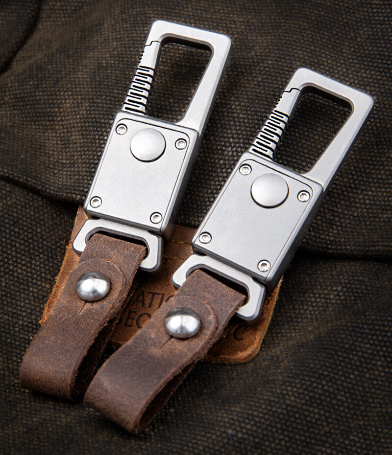 New EDC Titanium Alloy Leather Car Keychain Multi Tools Carabiner Quick Open Key