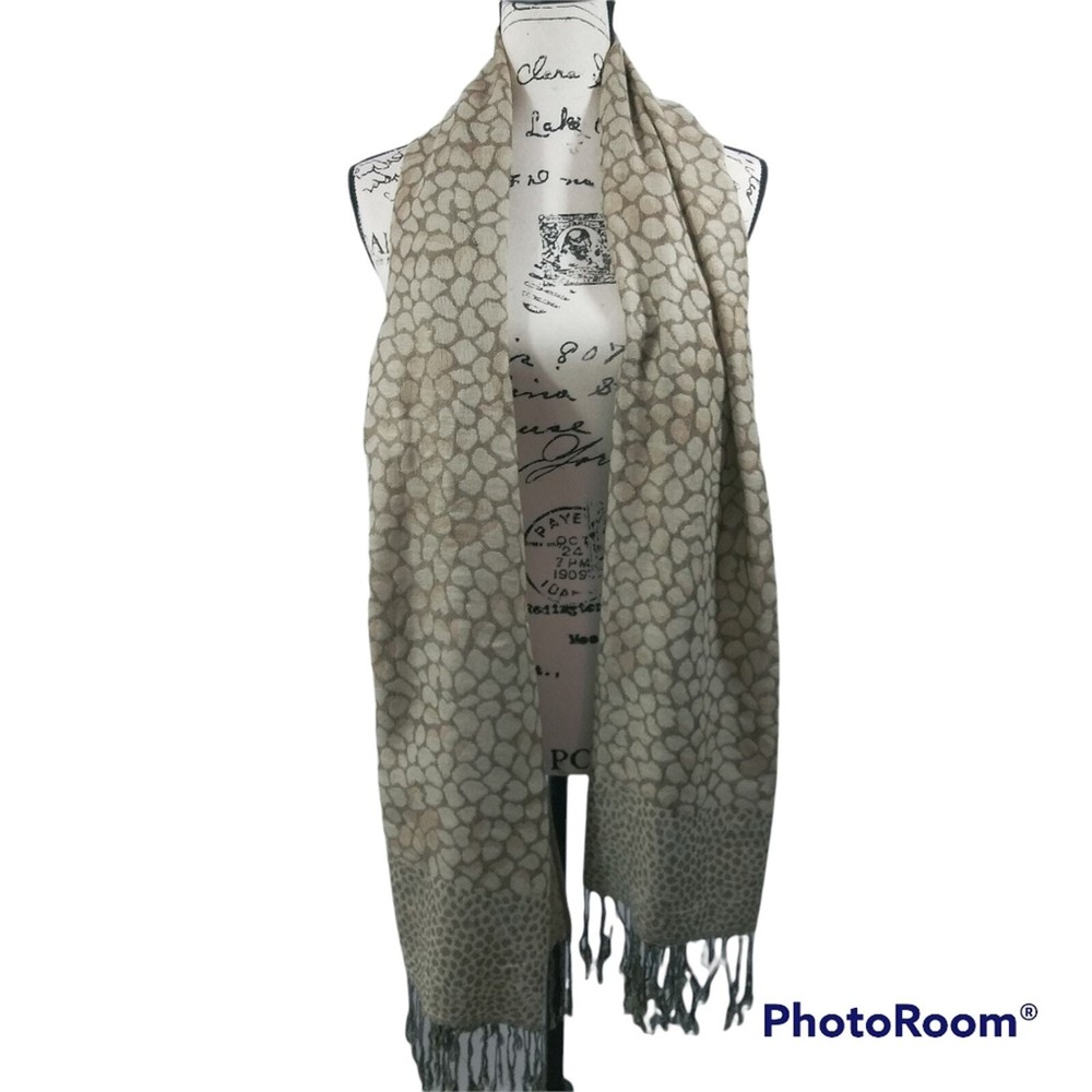 Stylish Cheetah Print Scarf with Fringe Hem for Effortless Wrap