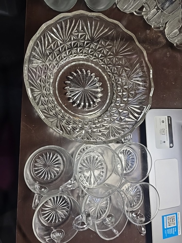 Vintage Small Punch Bowl With 8 Cups