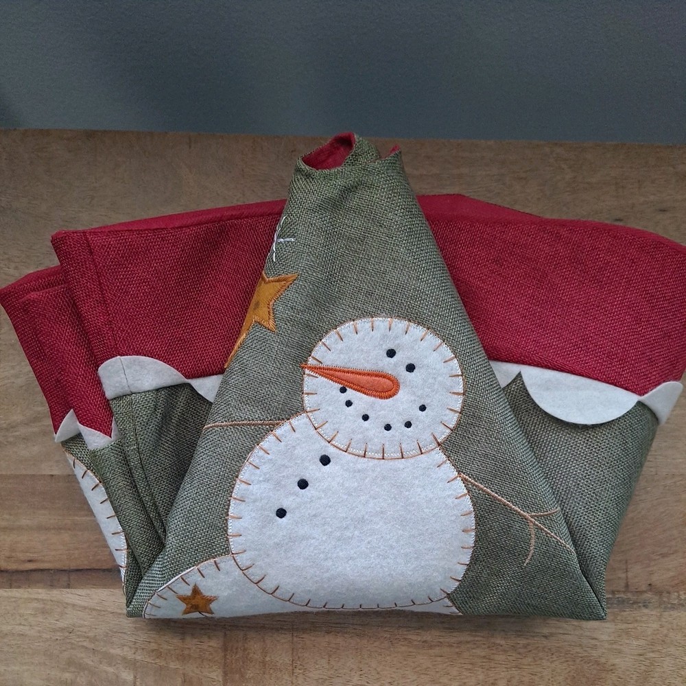 Rustic Red and Green Snowman Christmas Tree Skirt 46 Inch Diameter Canvas Polyester Excellent Condition