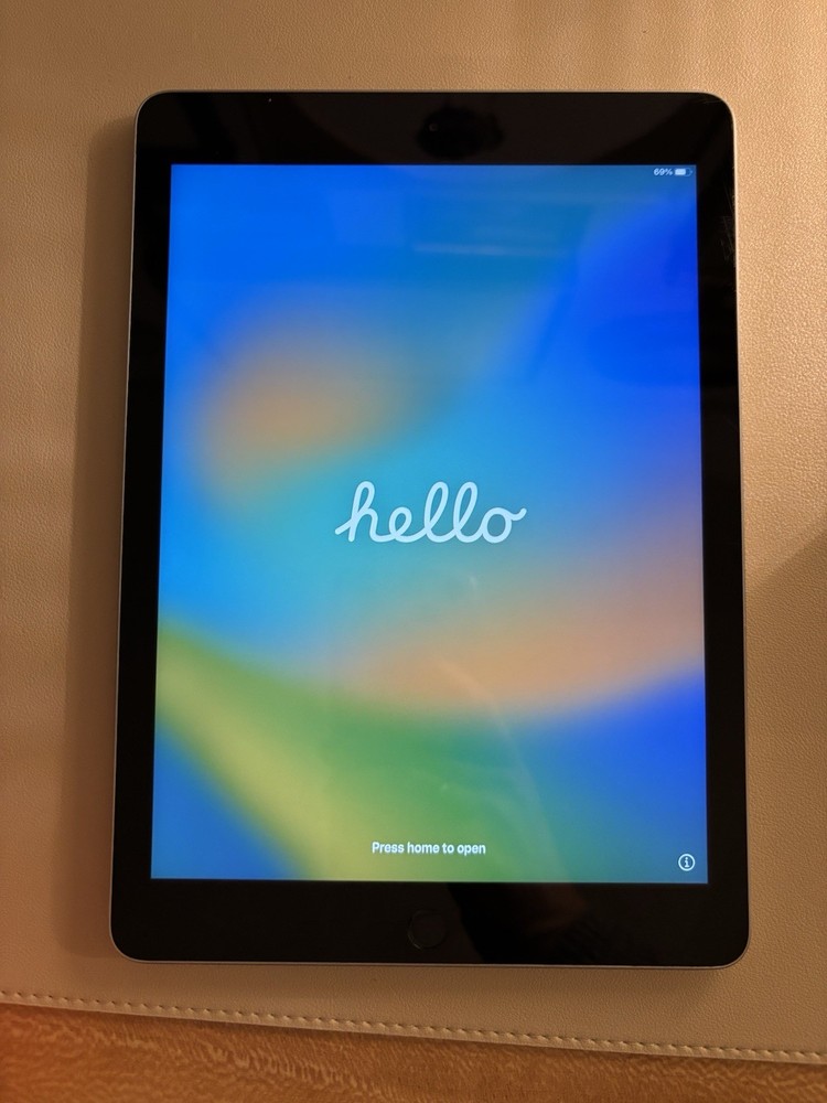 Apple iPad 5th Generation 128GB Space Gray – Works Great – Scratched Screen