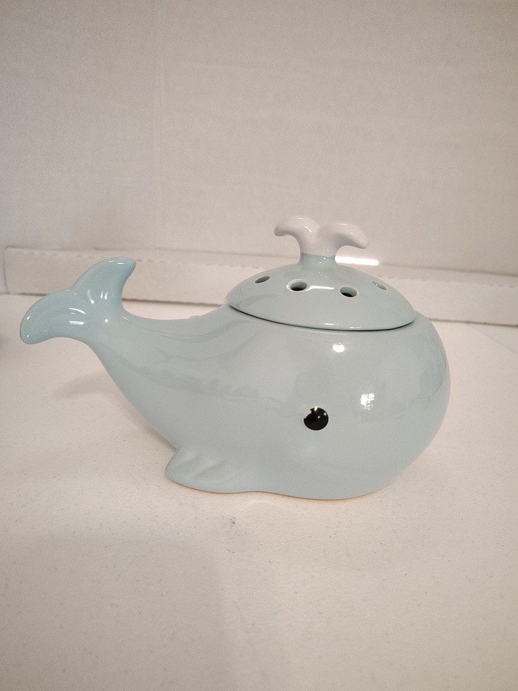 Scentsy Warmer Whale Light Blue