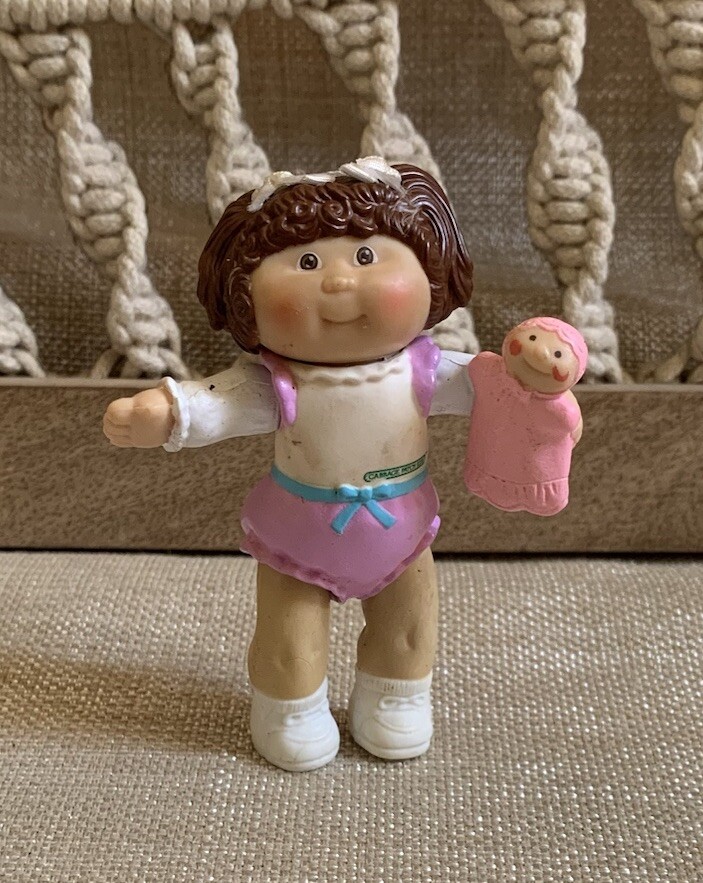 Cabbage Patch Kids PVC Figure Girl Curly Brown Hair Eyes Onsie With Baby Doll
