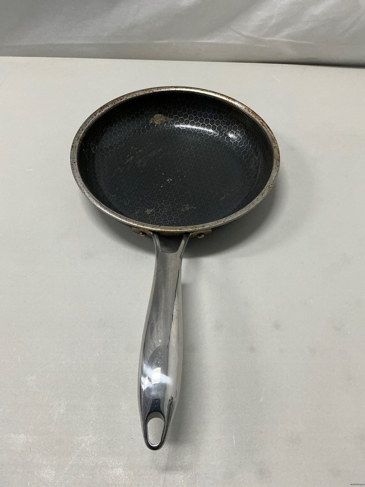 HexClad Hybrid Nonstick 8-Inch Frying Pan, Stay-Cool Handle,