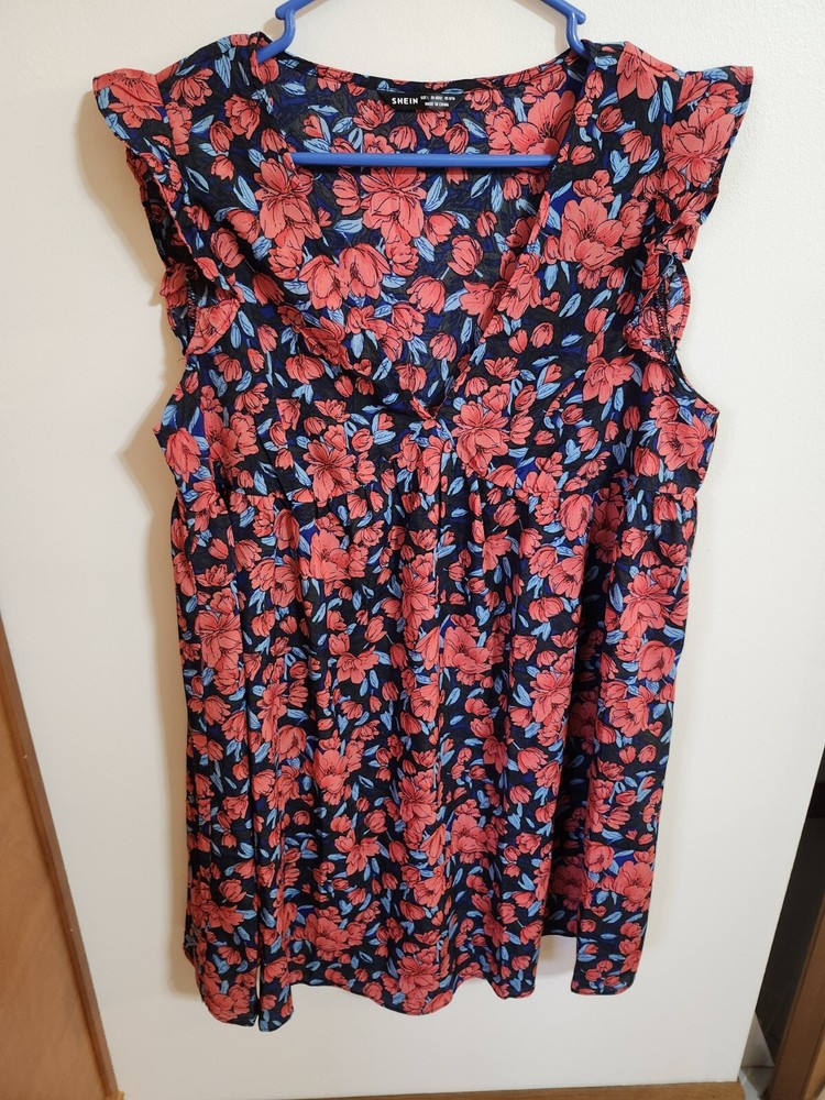 Women's Size Large Cosmos Flower Patterned Short Sleeved Dress