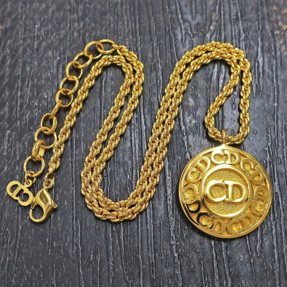 Christian Dior Gold Plated CD Logo Round Charm Pendant Necklace 968c Rise-on
