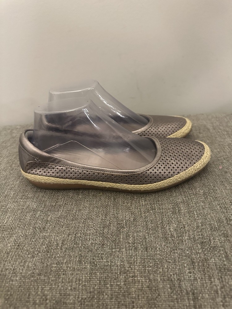 Clark’s Collection Silver Leather Slip On Espadrille Flats Size 8