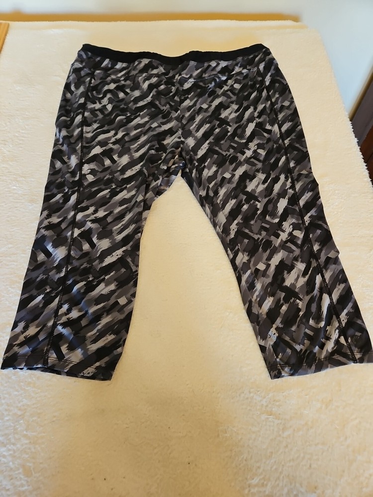 Sporty 26/28 Capri Leggings for Yoga Pilates Walking CrossFit Activewear-image