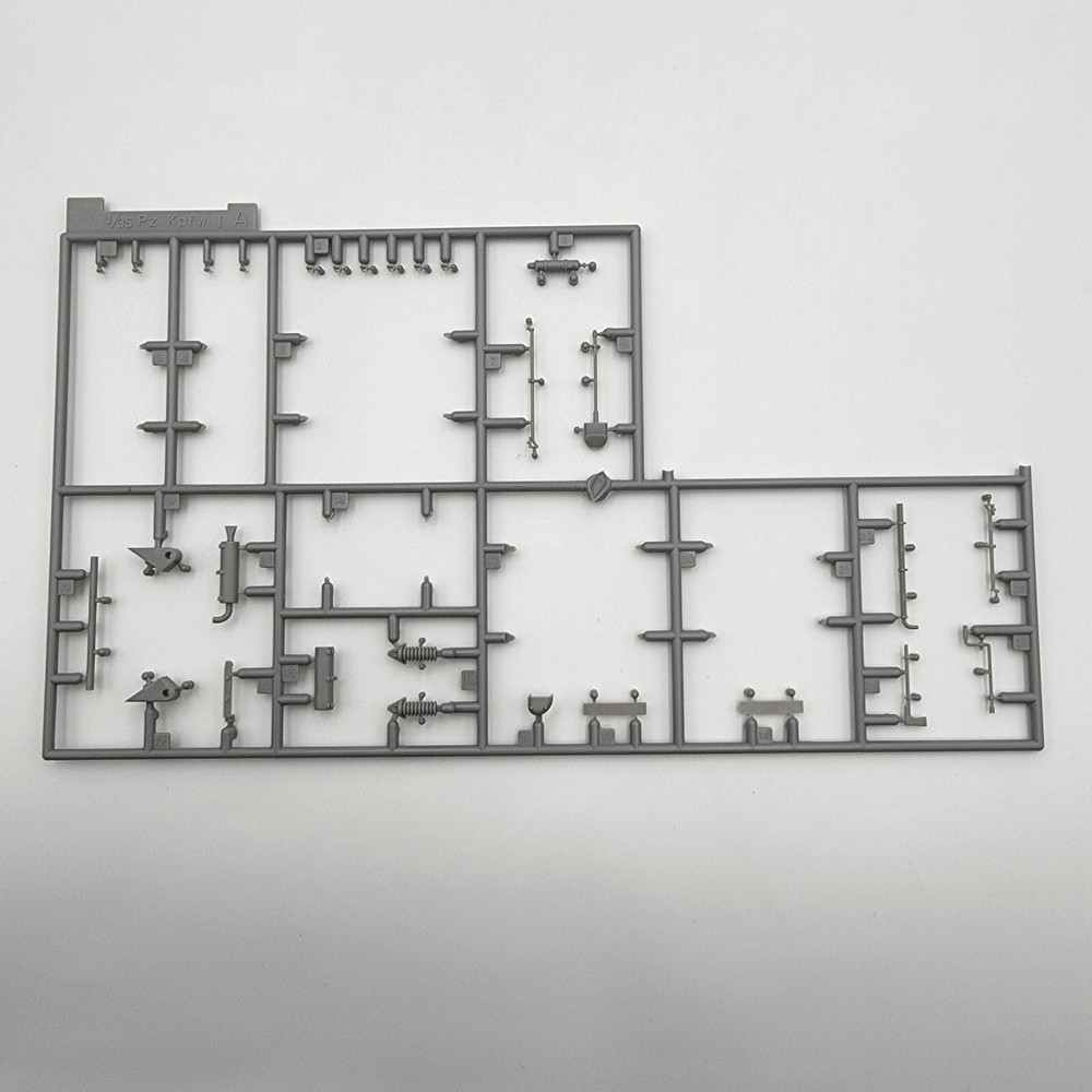 1/35 Dragon Sd.Kfz. 265 Kleine Panzerbefehlswagen Model Kit with Sprue A