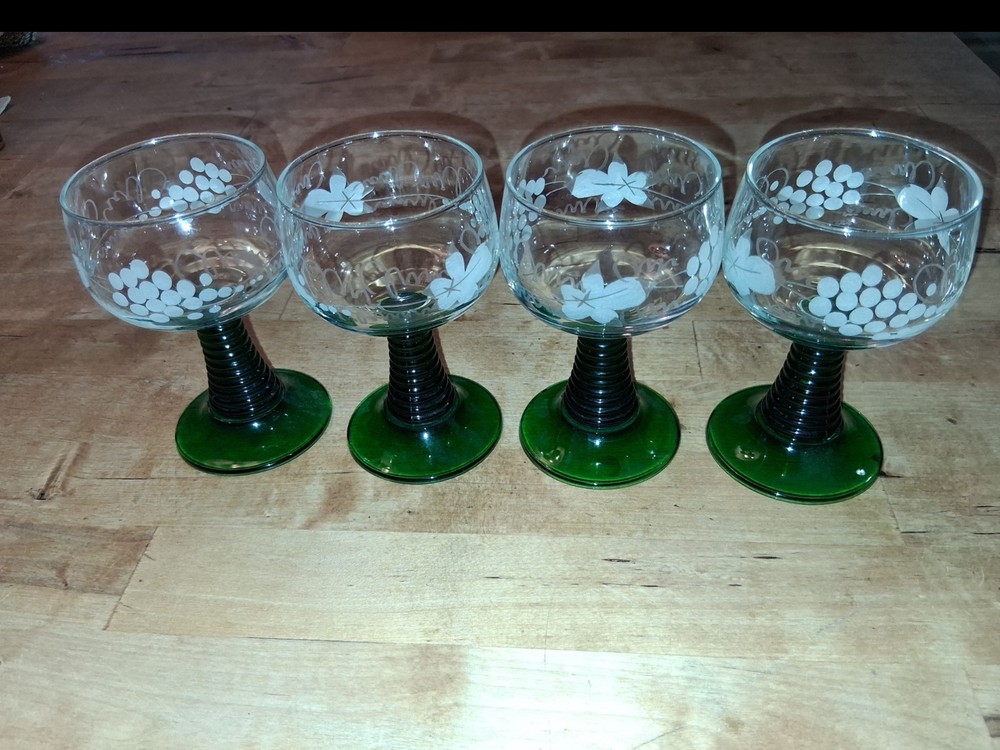 4 Vintage Beautiful Luminarc France Crystal D'arques Green Wine Glasses.