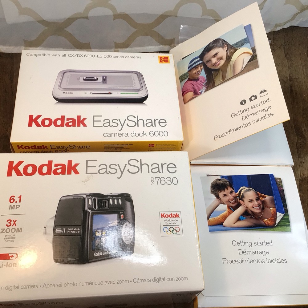 Kodak EasyShare DX7630 6.1MP Digital Camera Kit Bundle