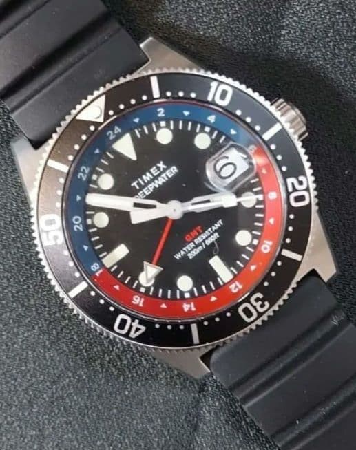 Good condition TIMEX Deep Water Diver GMT with 2 belts as bonus