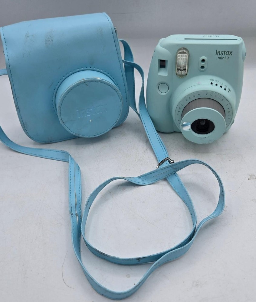 Fuji film Instax Mini 8 Instant Film Camera w/ Case - Tested & Working! Baby Blu