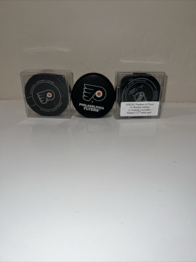 FLYERS HOCKEY PUCK