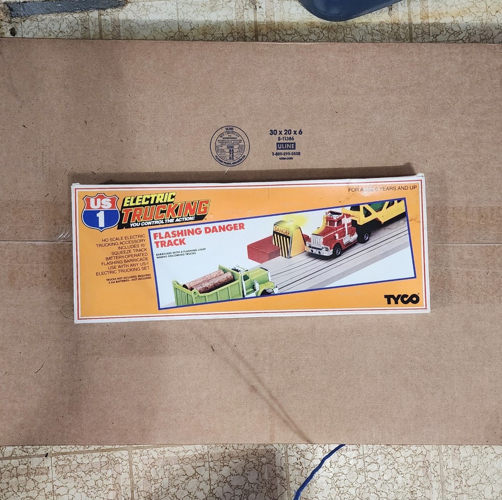 Tyco US-1 Electric Trucking Flashing Danger Track with Blinking Light Action