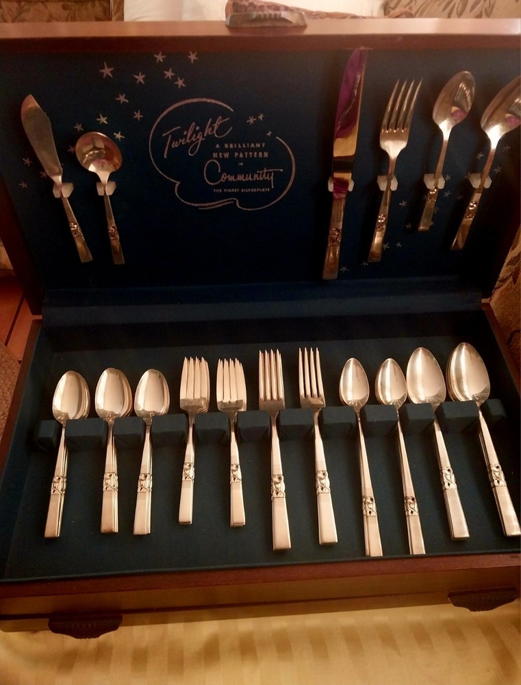 Oneida Vintage 1948 Morning Star Pattern, Community Silverplate, Set of 60/wBox