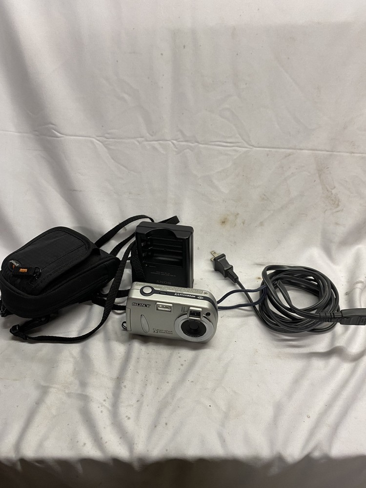 Sony Cyber-shot DSC-P32 3.2MP Digital Camera - Silver