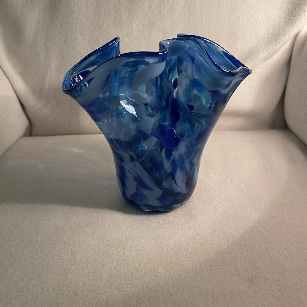 Vtg Hand Blown Art Glass Vase Handkerchief Ruffled Style Shades Blue & White