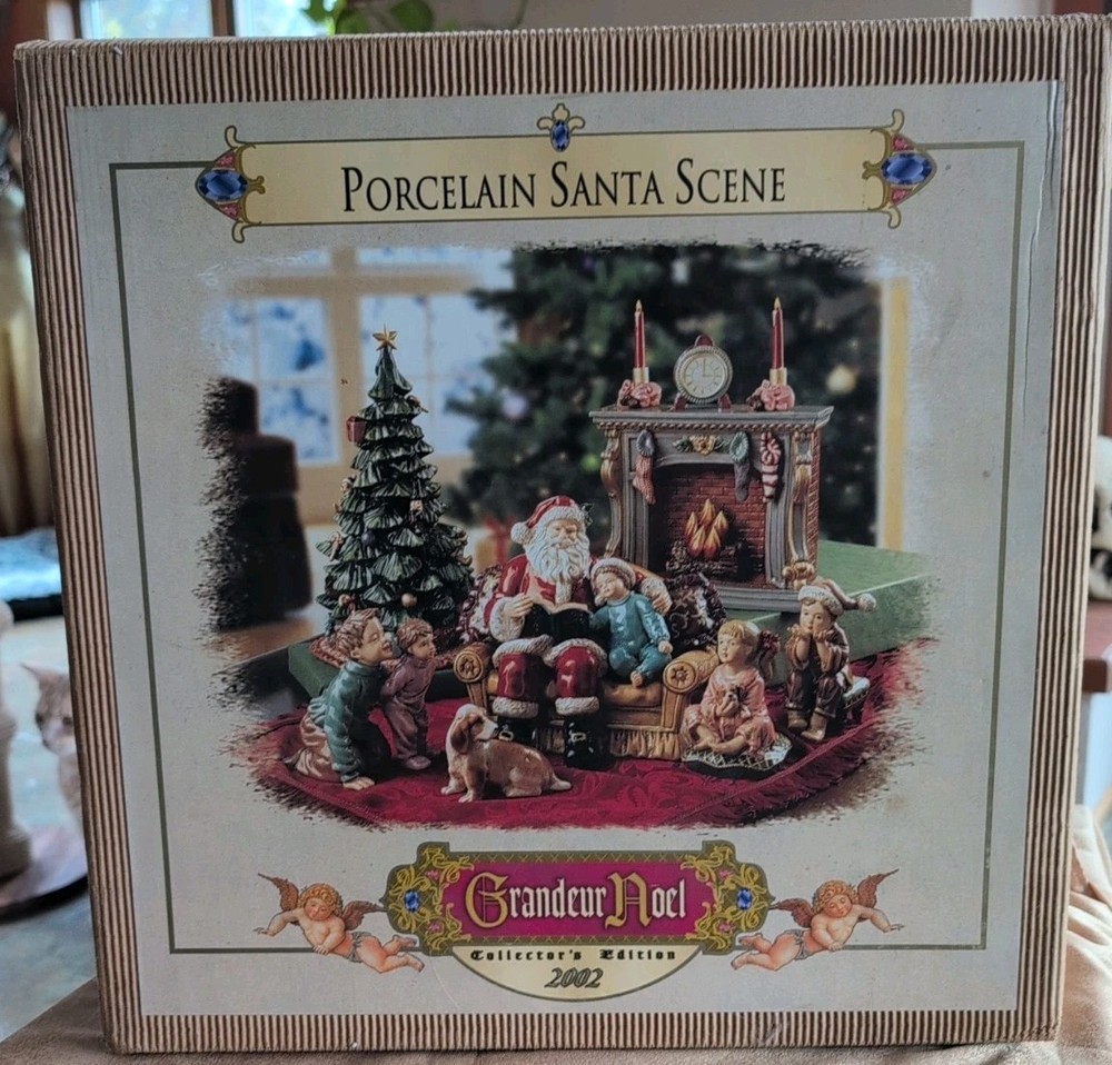Grandeur Noel Porcelain Santa Scene Collector's Edition 2002 Christmas Mint Cond