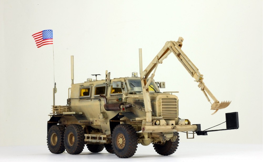 PreSale ProBuilt Model 1:35 US Army Buffalo A2 MPCV Modern warfare-image