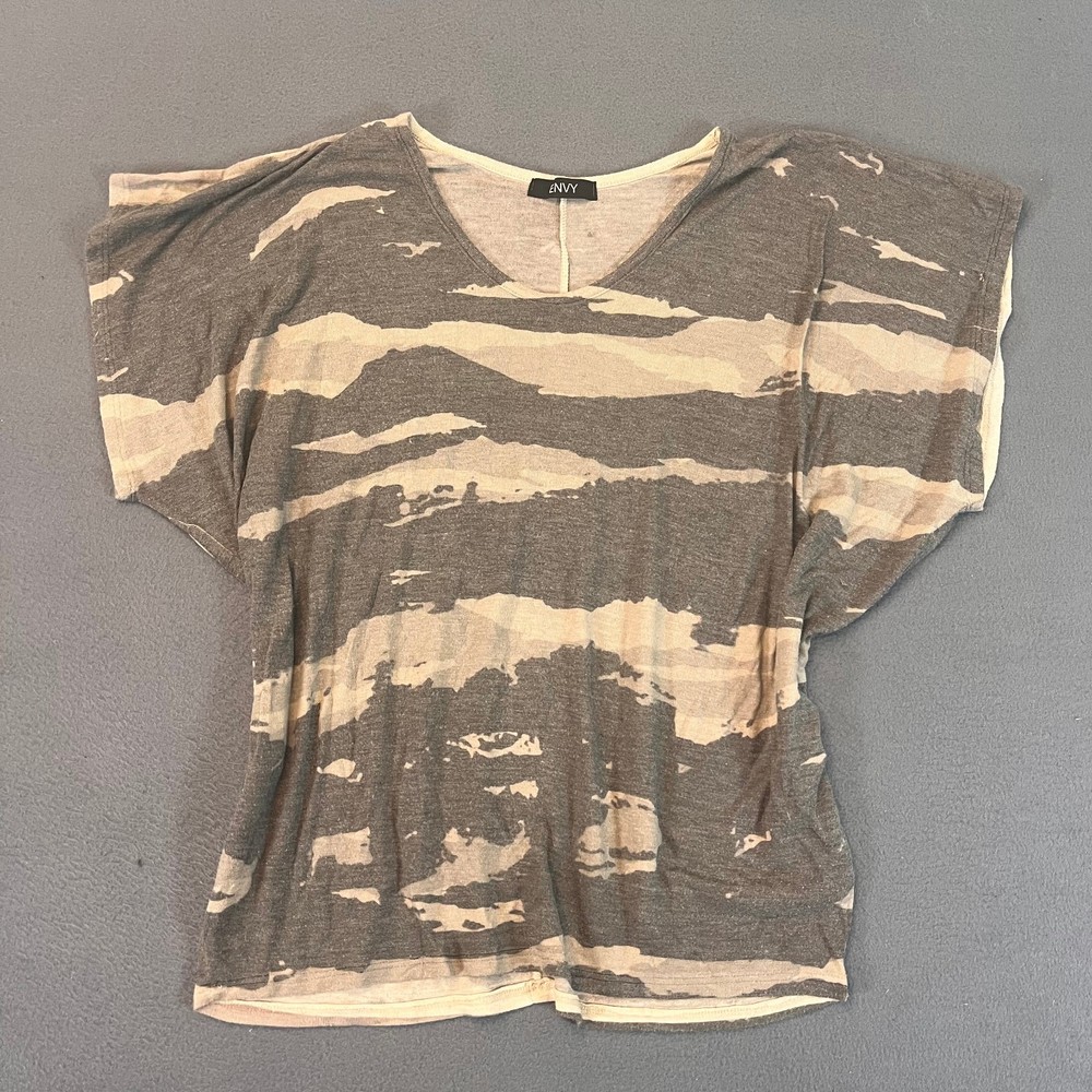 Envy Women's Sz Med Camo Short Sleeve Shirt Batwing Boxy Casual Round Neck Gray