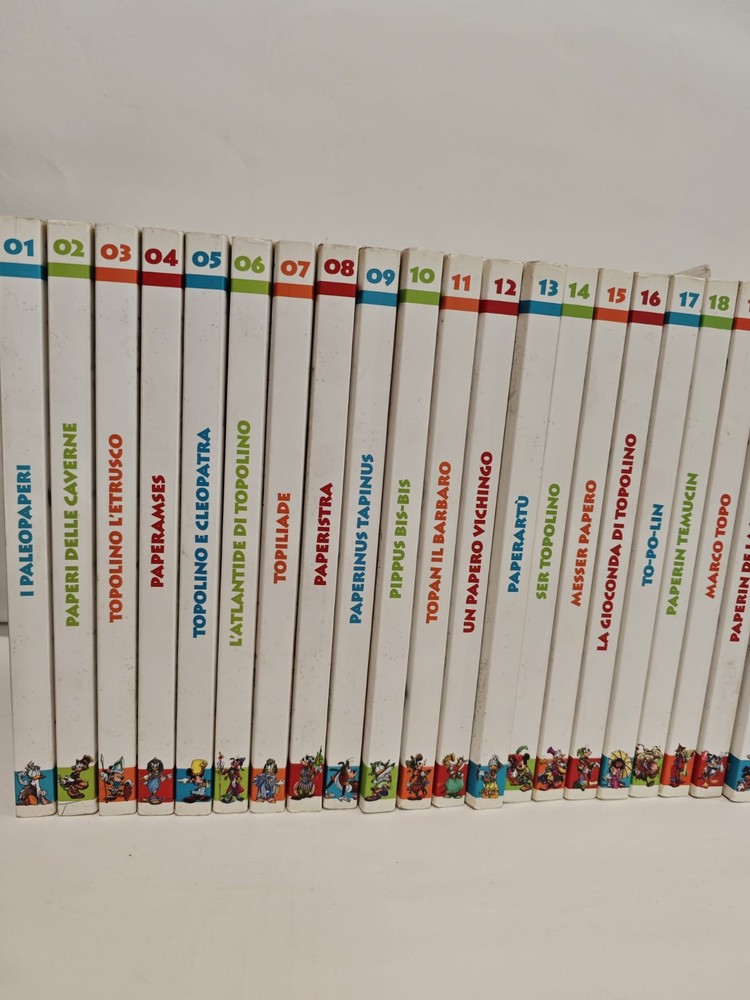 DISNEY THE UNIVERSAL HISTORY COMICS LOT USED 34 PIECES