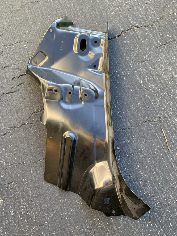 NEW OEM 20-24 Tesla Model Y Rear Left Tail Light Pocket/ Lamp Can 1509023-S0-E