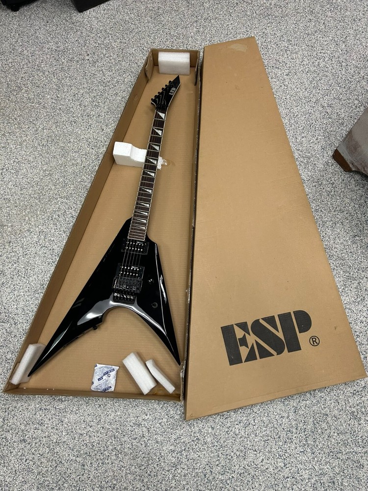 Professional Top ESP LTD ARROW-200 Electric Guitar - Black - Floyd Rose FlyingV