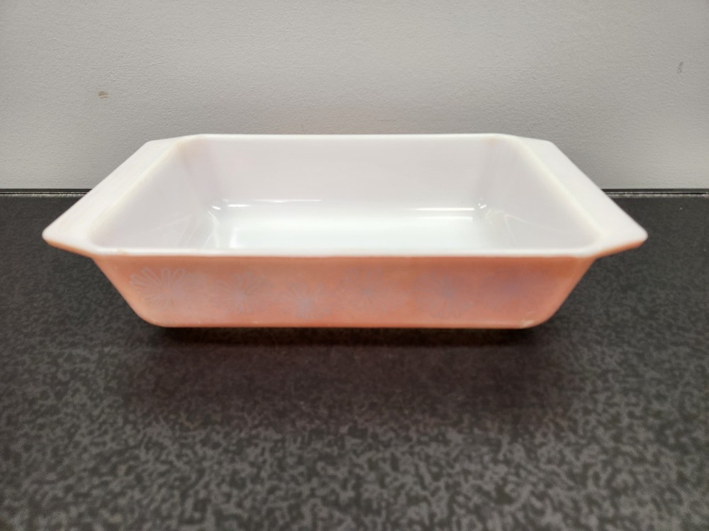 Pyrex 575-B Pink Daisy 2 Qt. Casserole Dish Space Saver ~ No Lid ~ Vintage USA