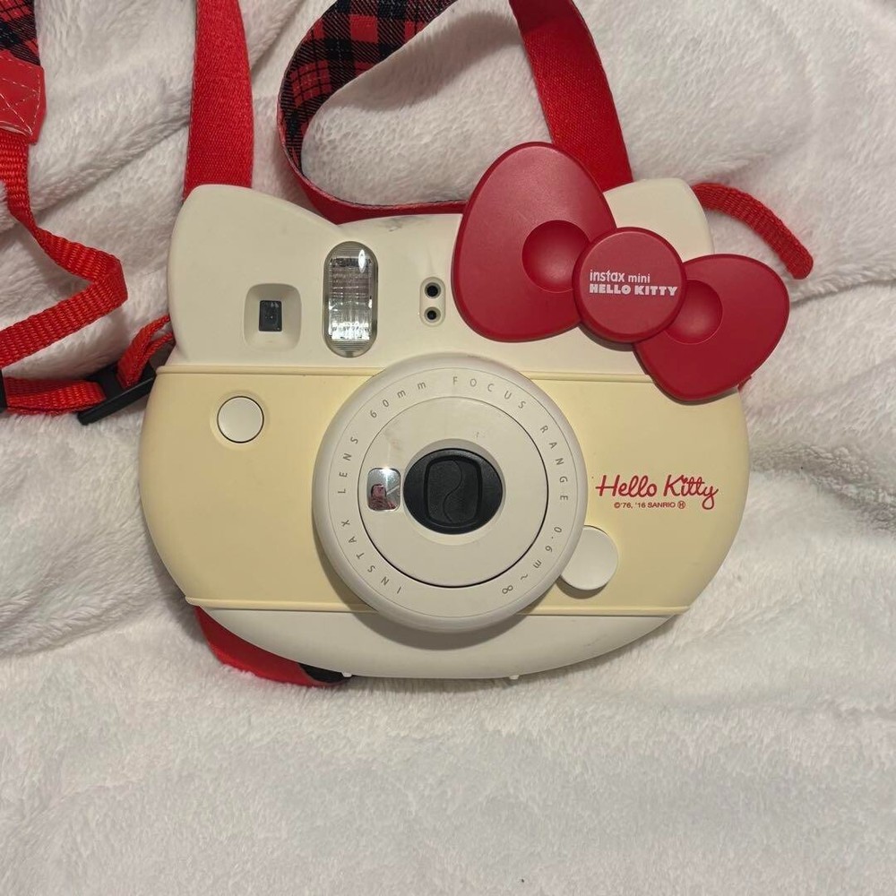 Fujifilm Instax Mini Hello Kitty Instant Camera Red with Strap Pre-Owned YT1