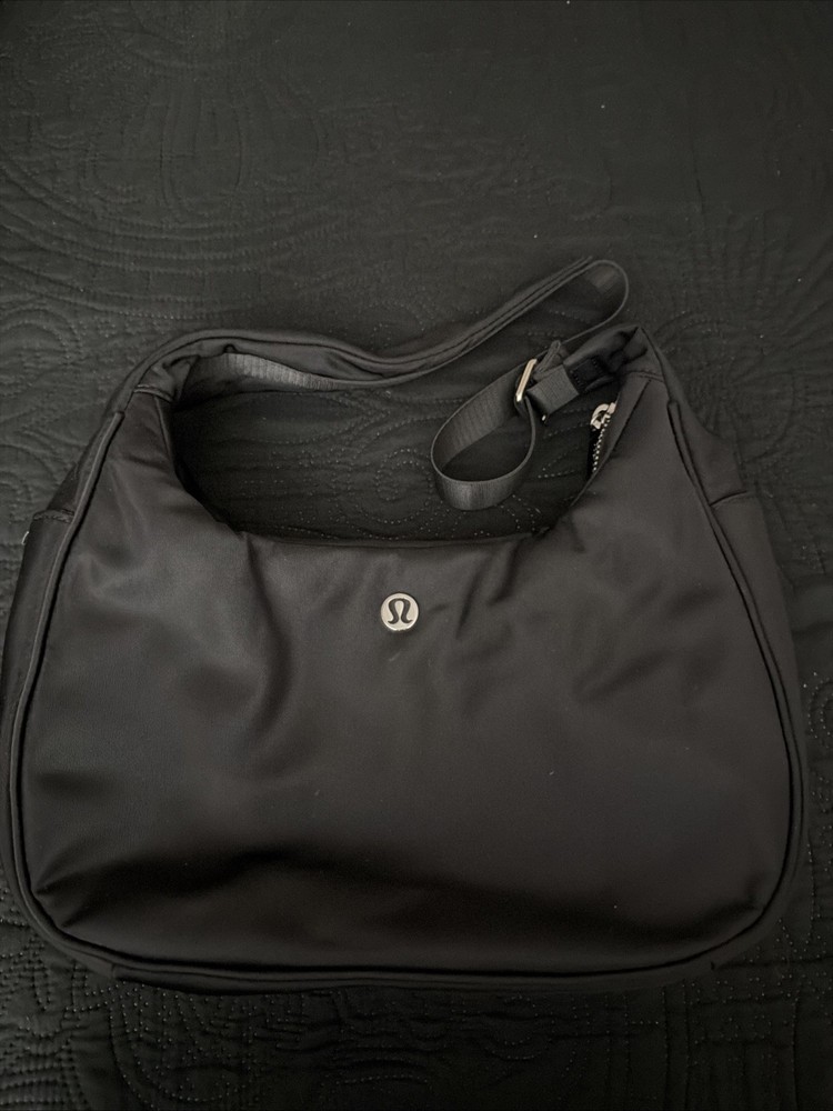 Lululemon City Essentials Shoulder Bag 4L Black Nylon Silver Zipper