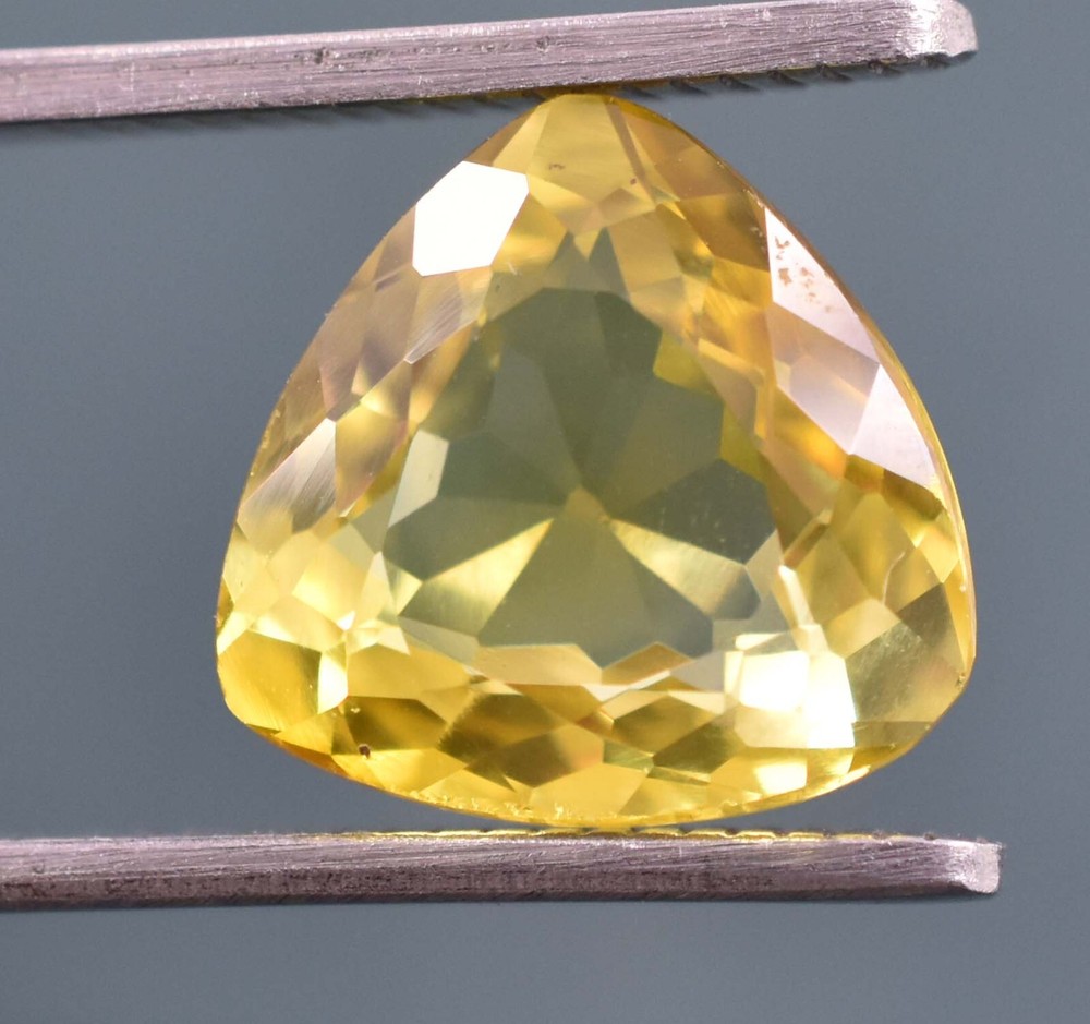 9.40 Ct Natural certified Sri Lanka Yellow Sapphire Gemstone AAA certified