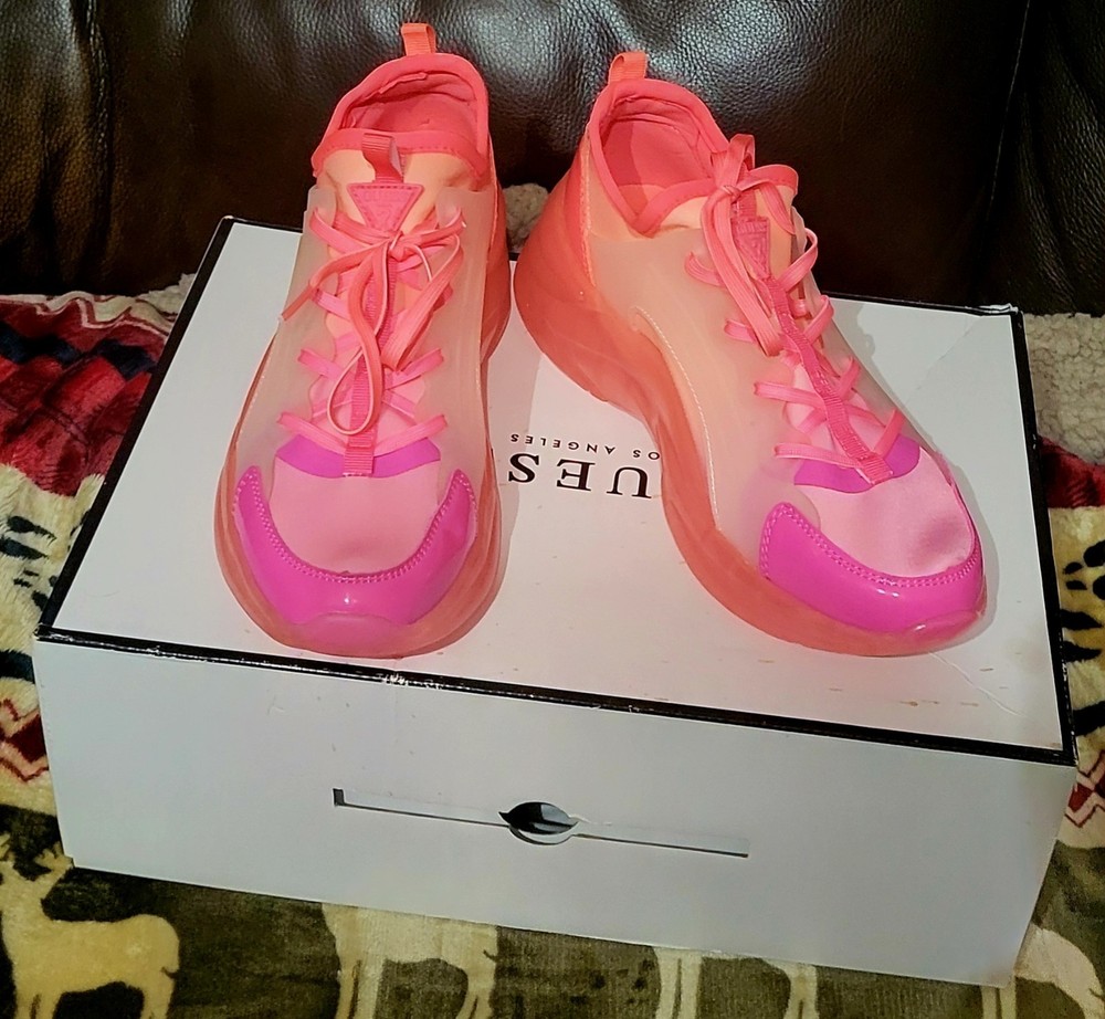 GUESS WOMEN'S MEDUIM COLORS MIX MEDIA PINK SNEAKERS SIZE 7 NEW IN BOX!