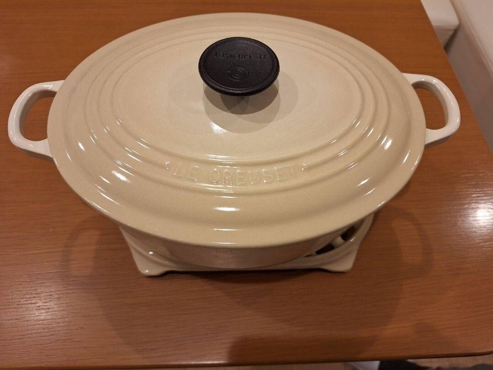 Le Creuset Oval Dutch Oven Dune Tripet Cookware Set