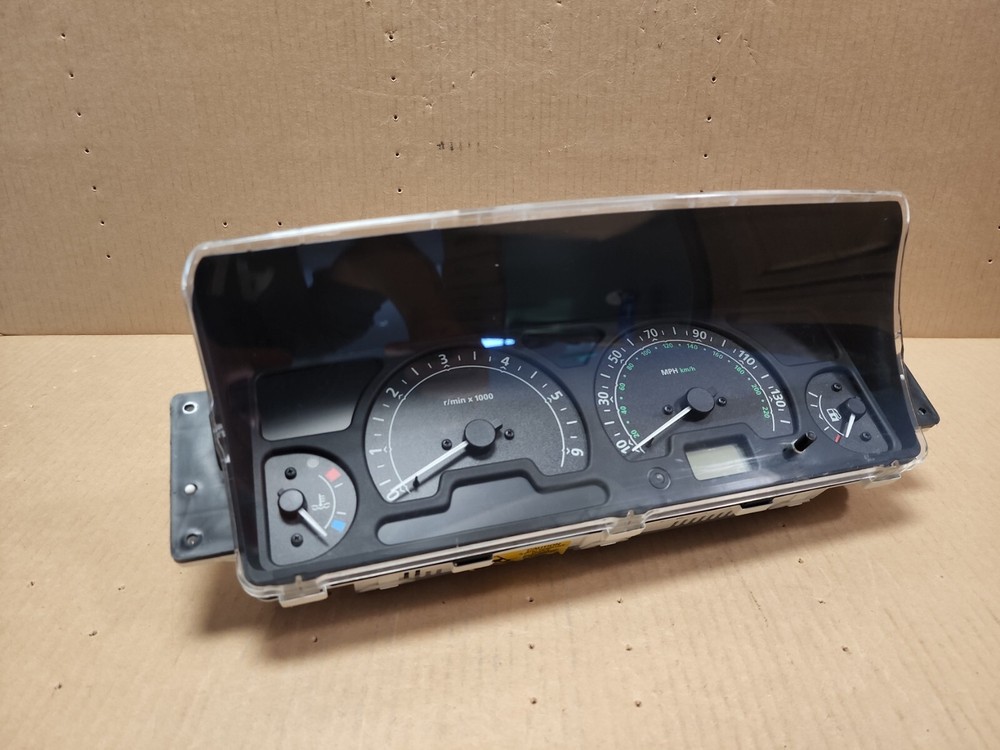 03-04 LAND ROVER DISCOVERY 2 SPEEDOMETER INSTRUMENT GAUGE CLUSTER LR-0017-003