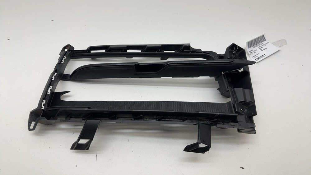 2024 Porsche Cayenne Left Front Bumper Grille Insulator LH