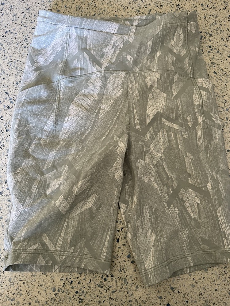 Lulomon Bike Shorts Women Size 4 High Waist Workout Running