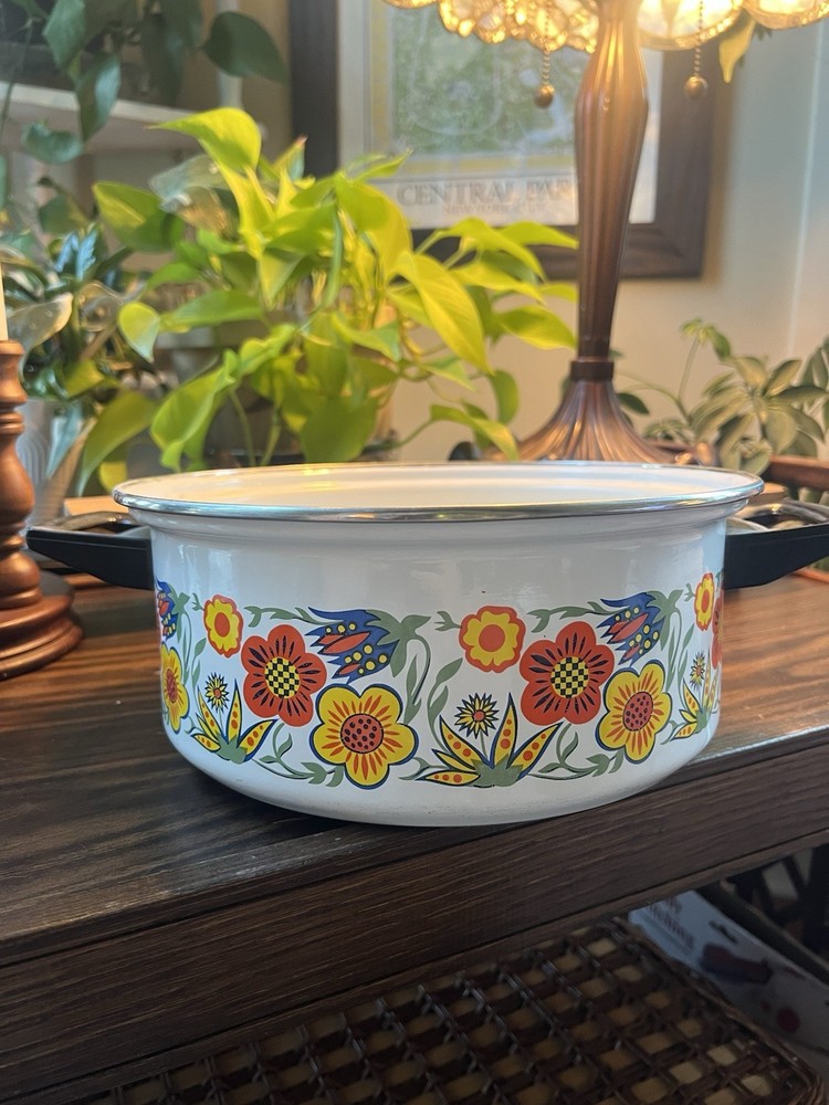 Vintage Enamelware Dutch Oven Pot with Floral Design - Retro Kitchen Cookware
