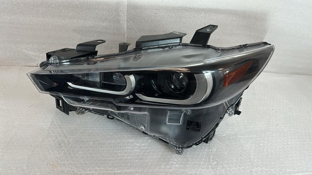 2014 Mazda 3 II Front Turn Signal Light K2442 AMD103431