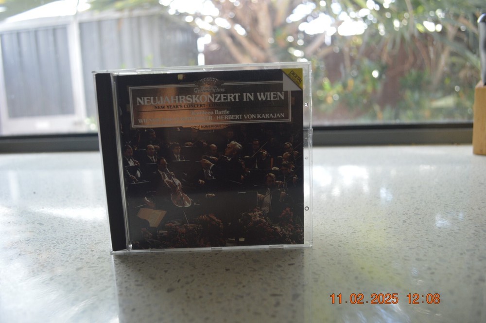 HERBERT VON KARAJAN NEW YEARS CONCERT  RARE CLASSICAL CD!-image