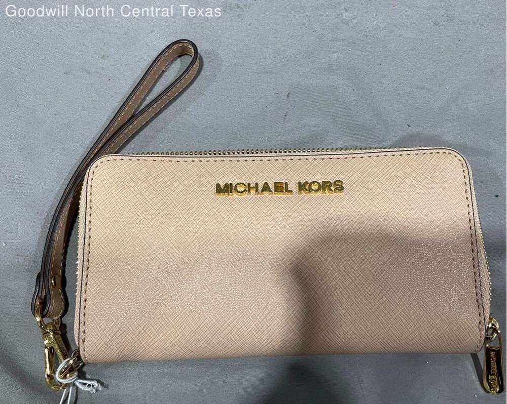 Michael Kors Jet Set Travel Continental Wallet