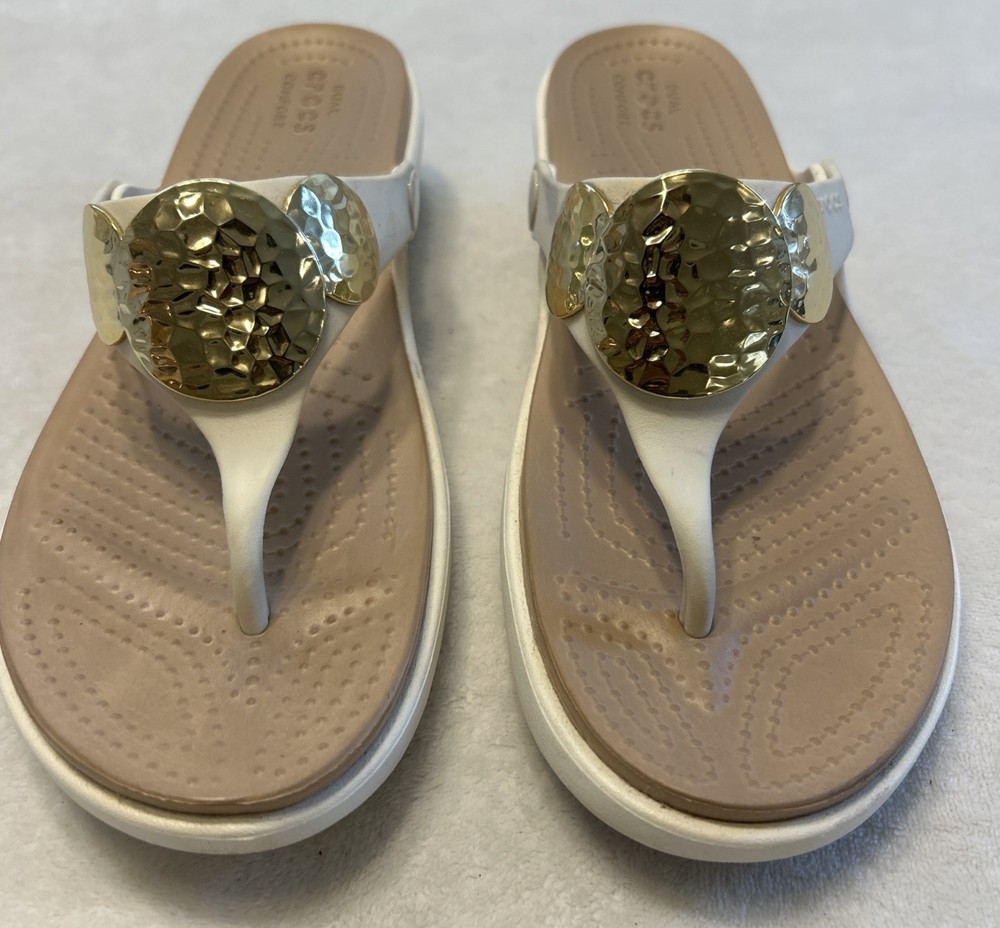 Crocs Sandals Women’s Size 9 White Sanrah Hammered Medallion Slip On Slides