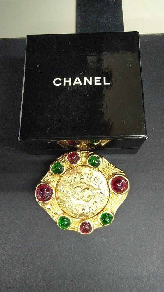 Chanel Vintage Stone-Embellished Brooch for Elegant Style  