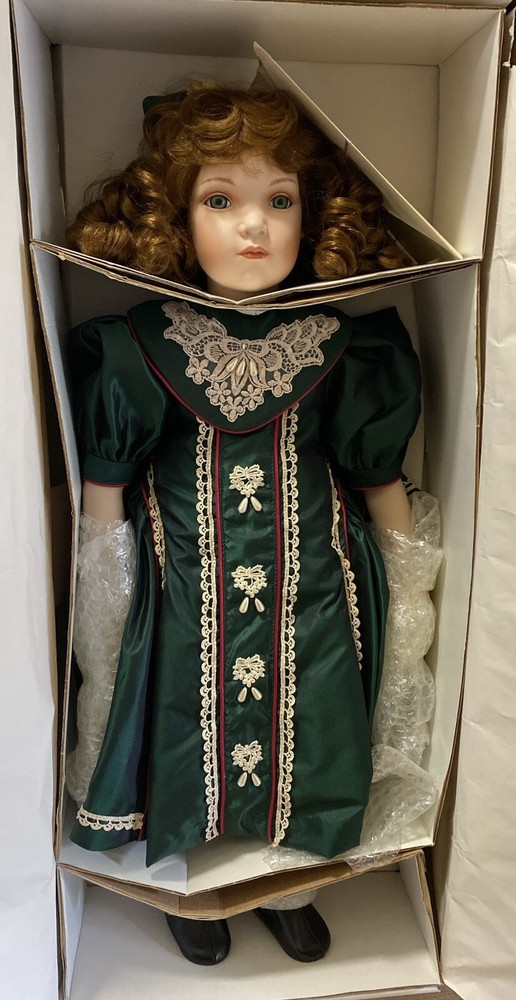 William Tung Rhonda Romance & Charm Porcelain Doll Vintage Green Dress # 589851