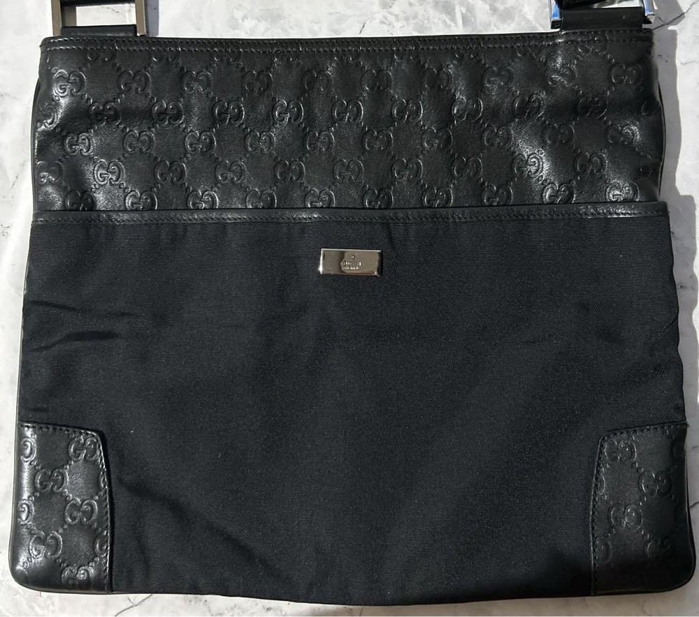 GUCCI leather shoulder bag for women with adjustable strap