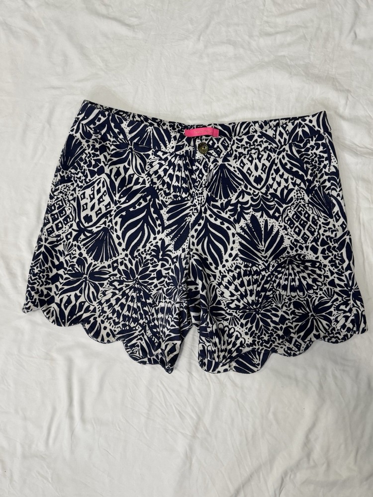 Lilly Pulitzer Women's Size 12 Blue and White Shorts with Pockets